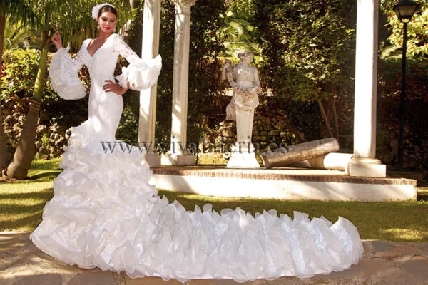 Vestido de noiva flamenco com cauda da Mônica