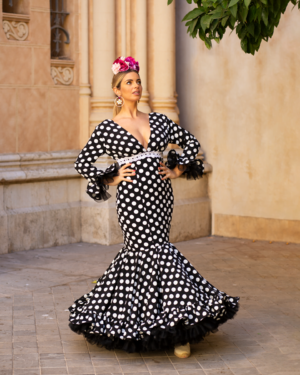 Traje de gitana económico 2024 modelo Princesa color negro lunar blanco