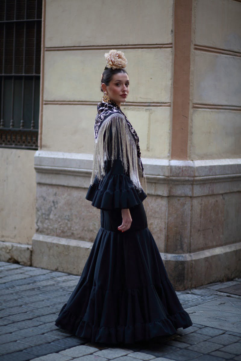 ☆超美品☆フラメンコ　衣装　セビジャーナス　40サイズ フラメンコ 衣装 セビージャの老舗LINA製