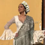 Flamenco hair accessory with daisies