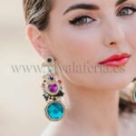 pendientes flamencos largos con piedras turuqesas y magenta
