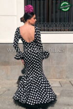 Traje de flamenca económico negro lunar blanco modelo Reina