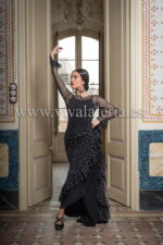 Vestido de baile flamenco negro con lunares blancos modelo Carcans