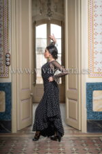 Vestido de baile flamenco negro con lunares blancos modelo Carcans