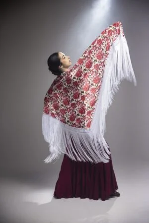 Mantón para baile flamenco modelo Aura Crespón