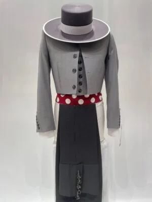 Short suit, Jerez Menorca model, pearl gray color and gray country pants.