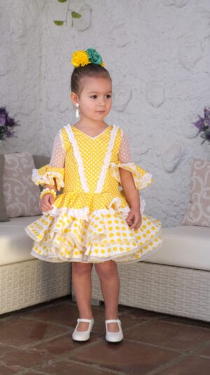 Traje de gitana corto para niña color amarillo modelo Carmen